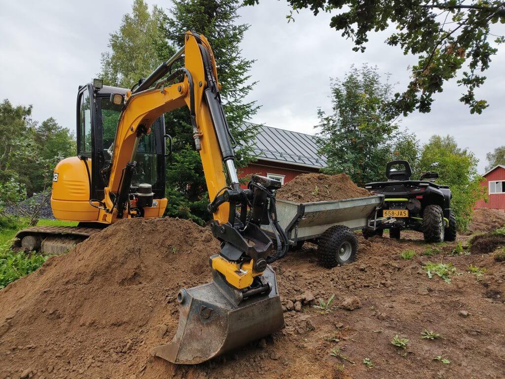 Minikaivinkone työn touhussa Minikaivinkone työn touhussa