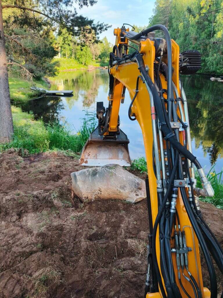 Kivien ja kantojen poistaminen Kivien ja kantojen poistaminen