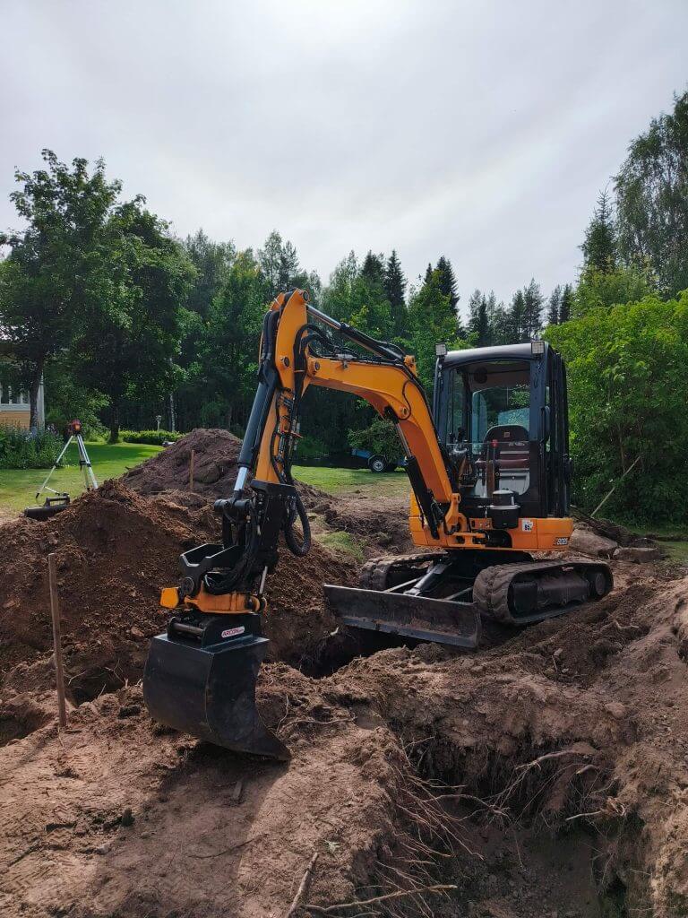 Kaapeleiden ja putkien kaivaminien Kaapeleiden ja putkien kaivaminien